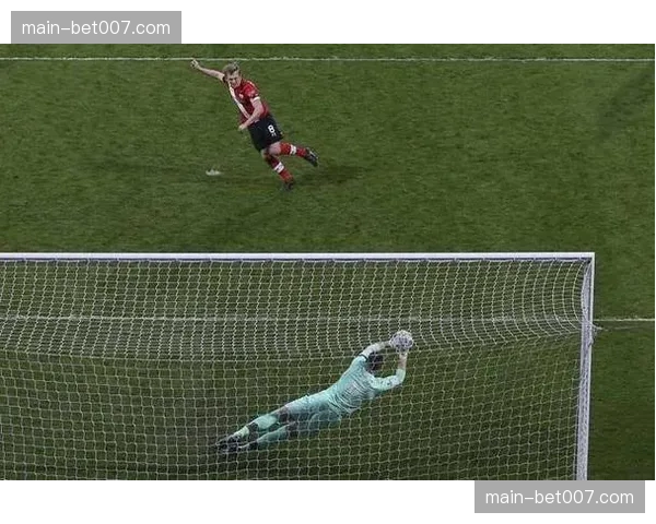 英超宣布将在下赛季全面试用半自动越位技术，四月进行最后测试