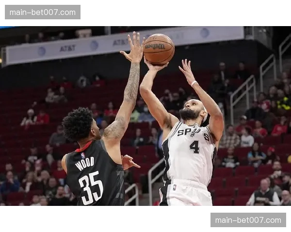 火箭93投35中仅得98分：如何破解得分困境，调整进攻节奏成关键